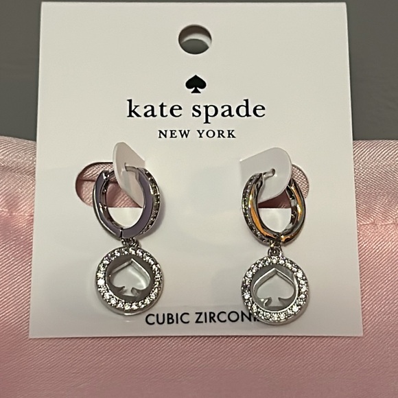 Kate Spade ♠️ “Spot the Spade Huggie” earrings - Picture 1 of 4